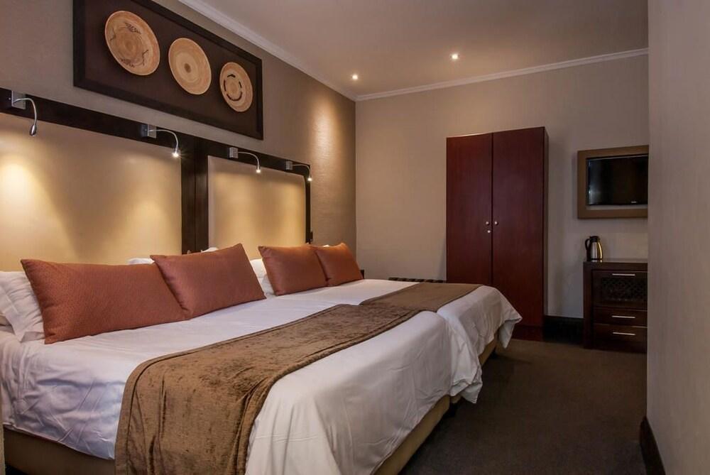 The Graham Hotel Grahamstown Esterno foto